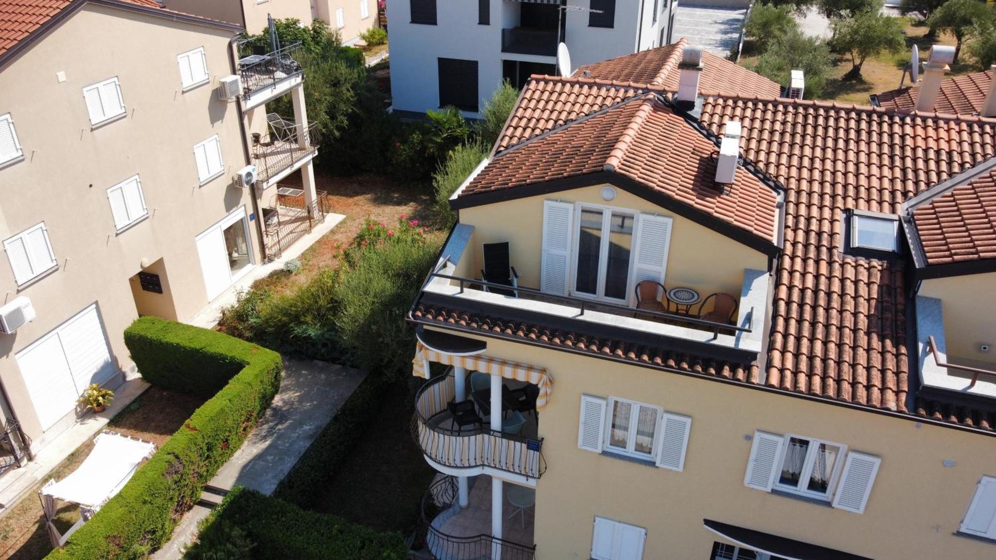 Sunny Maj Apartment *
